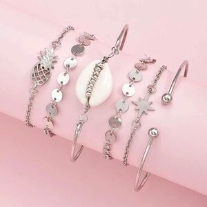 🍍 NWOT Gorgeous 6 piece pineapple &shell bracelet
